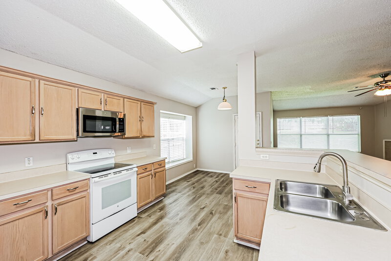 1,880/Mo, 322 Oakhurst Dr Seagoville, TX 75159 Kitchen View