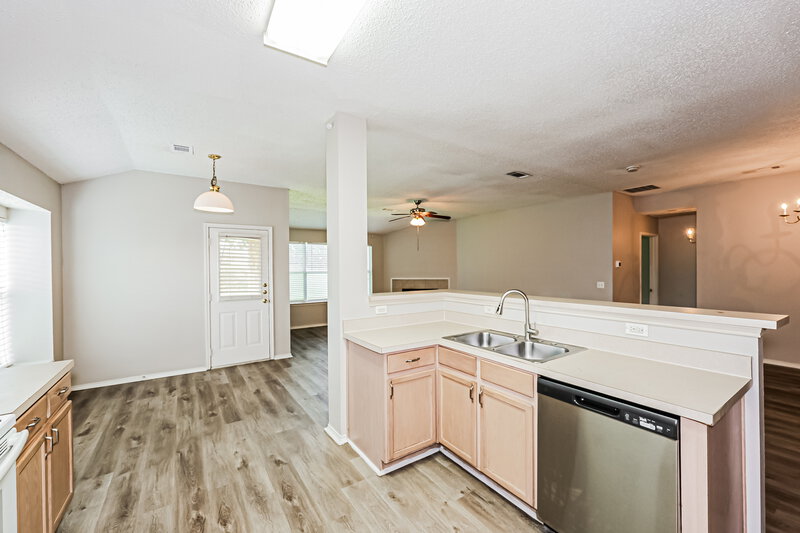 1,880/Mo, 322 Oakhurst Dr Seagoville, TX 75159 Kitchen View 2