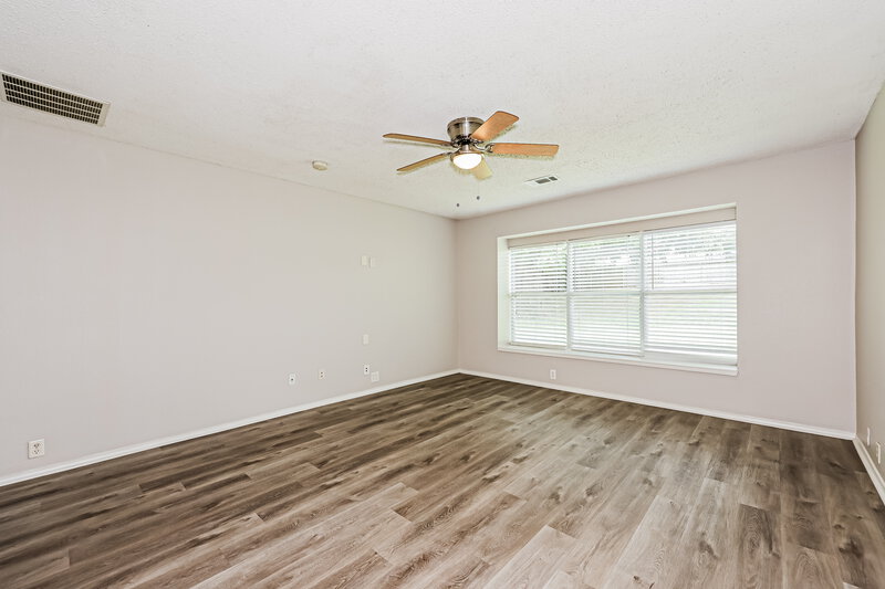 1,880/Mo, 322 Oakhurst Dr Seagoville, TX 75159 Main Bedroom View