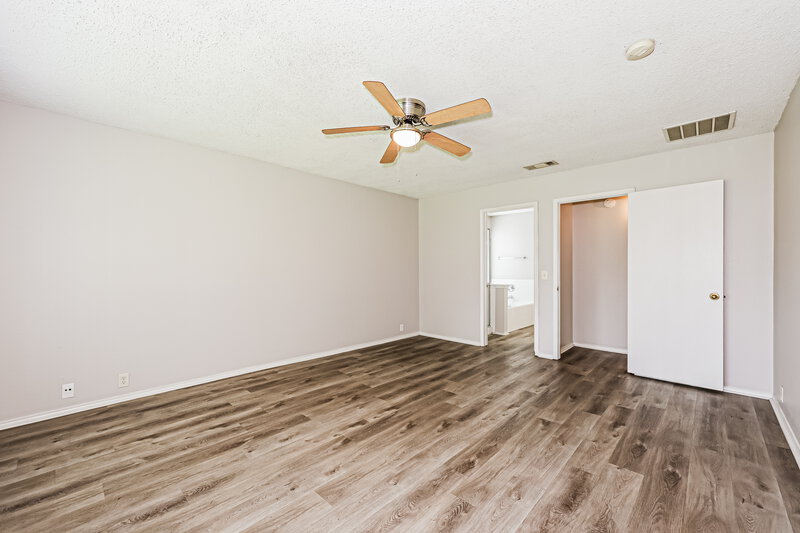 1,880/Mo, 322 Oakhurst Dr Seagoville, TX 75159 Main Bedroom View 2