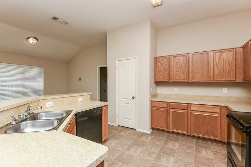 2,545/Mo, 729 Deloach Dr Cedar Hill, TX 75104 Kitchen View 2
