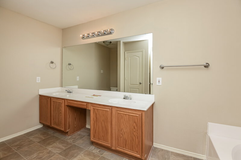 2,545/Mo, 729 Deloach Dr Cedar Hill, TX 75104 Main Bedroom View 3