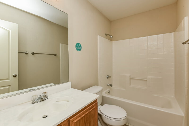 2,545/Mo, 729 Deloach Dr Cedar Hill, TX 75104 Bathroom View