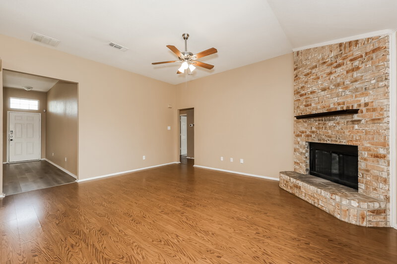 2,059/Mo, 1033 Weaver St Cedar Hill, TX 75104 Living Room View 2
