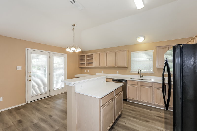 2,059/Mo, 1033 Weaver St Cedar Hill, TX 75104 Kitchen View 2