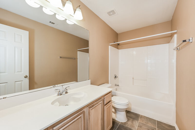 2,059/Mo, 1033 Weaver St Cedar Hill, TX 75104 Bathroom View