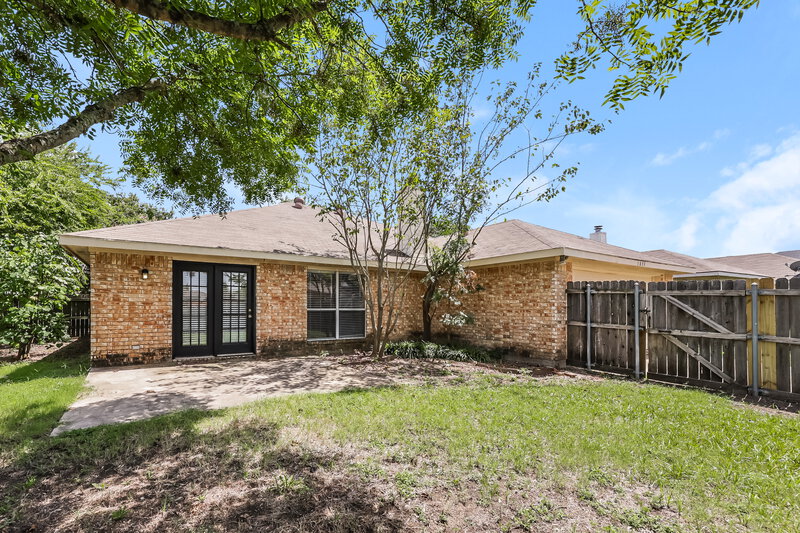 2,059/Mo, 1033 Weaver St Cedar Hill, TX 75104 Rear View 2