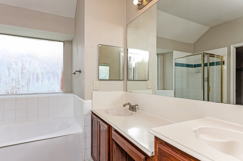 2,625/Mo, 2029 Austin Dr Mesquite, TX 75181 Main Bathroom View