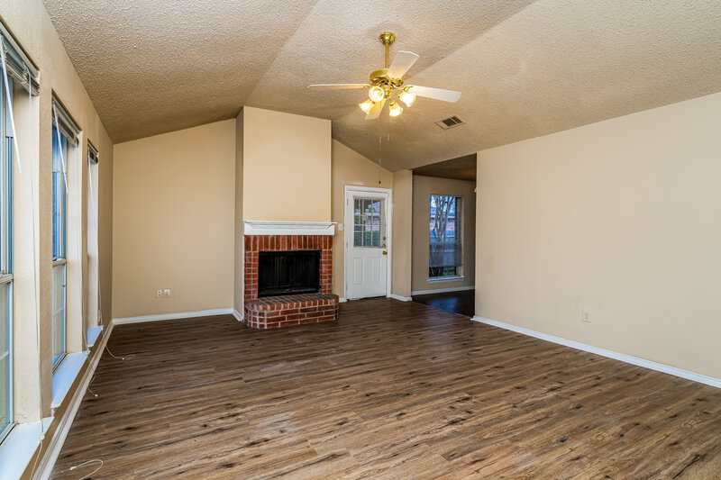1,925/Mo, 1157 Lake Bluff Dr Little Elm, TX 75068 Living Room View 3