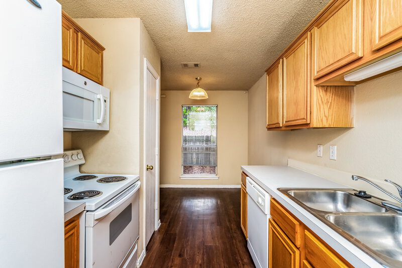 1,925/Mo, 1157 Lake Bluff Dr Little Elm, TX 75068 Kitchen View