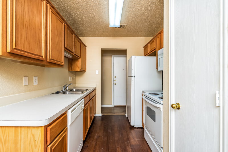 1,925/Mo, 1157 Lake Bluff Dr Little Elm, TX 75068 Kitchen View 2