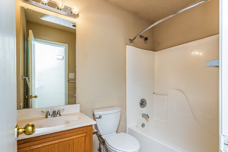1,925/Mo, 1157 Lake Bluff Dr Little Elm, TX 75068 Bathroom View