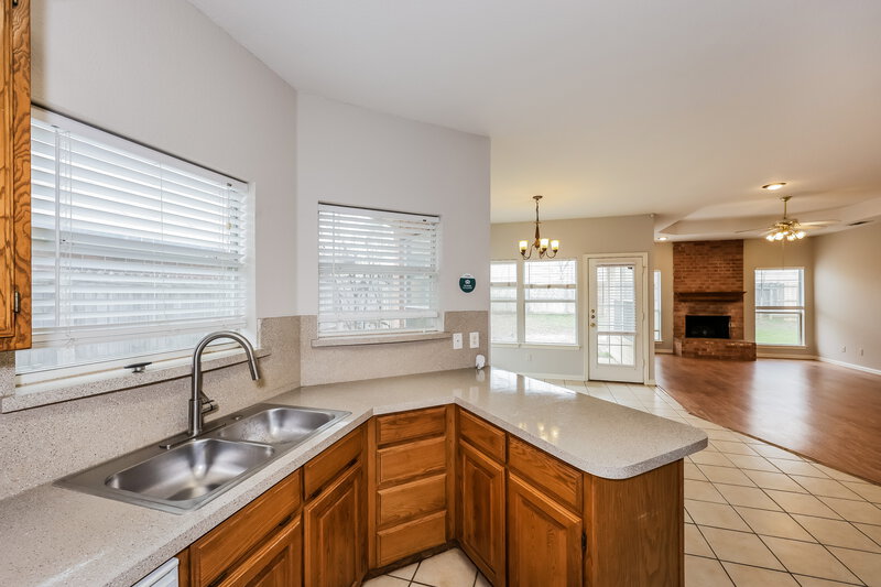 2,310/Mo, 3512 Wessex Ct Denton, TX 76210 Kitchen View 3