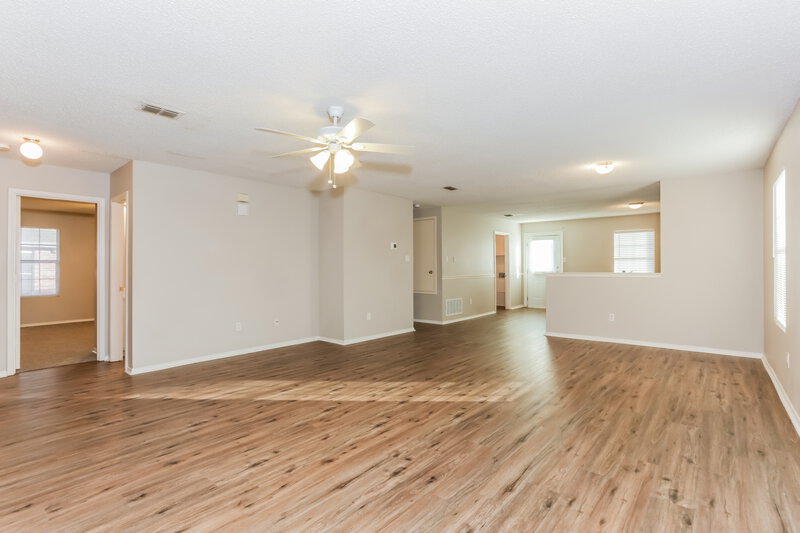 2,055/Mo, 918 Anvil Creek Dr Arlington, TX 76001 Living Room View