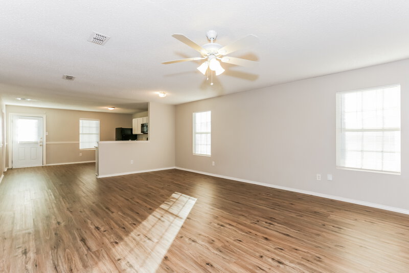 2,055/Mo, 918 Anvil Creek Dr Arlington, TX 76001 Living Room View 2