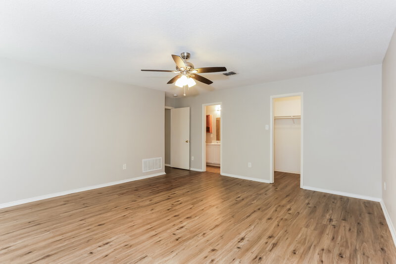 2,055/Mo, 918 Anvil Creek Dr Arlington, TX 76001 Main Bedroom View 2