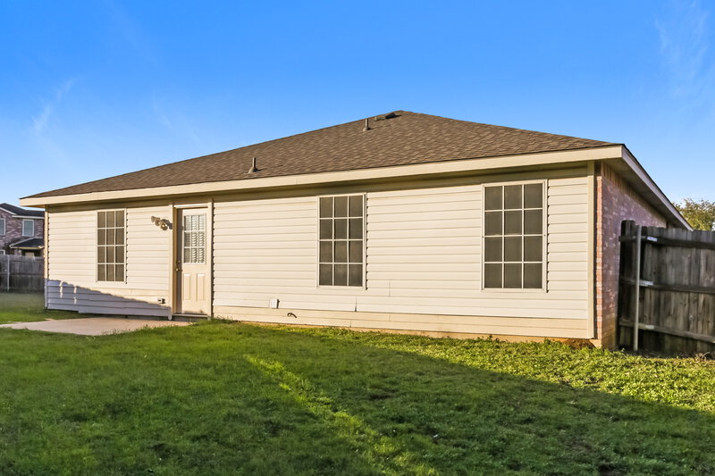 2,055/Mo, 918 Anvil Creek Dr Arlington, TX 76001 Rear View