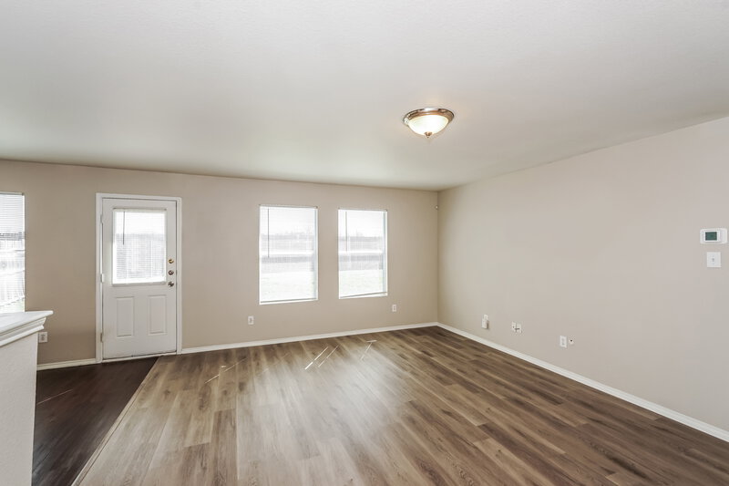 2,020/Mo, 1440 Castle Ridge Rd Fort Worth, TX 76140 Living Room View 2