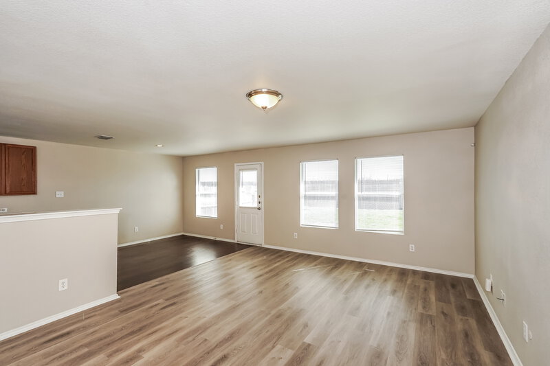 2,020/Mo, 1440 Castle Ridge Rd Fort Worth, TX 76140 Living Room View 3