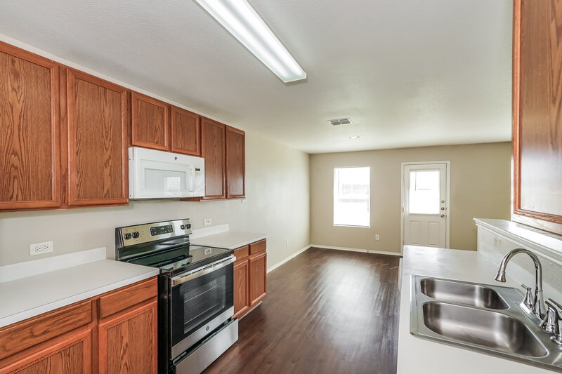 2,020/Mo, 1440 Castle Ridge Rd Fort Worth, TX 76140 Kitchen View 3