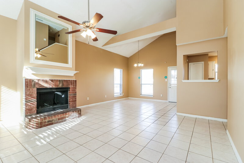 2,260/Mo, 301 Moss Hill Dr Arlington, TX 76018 Living Room View