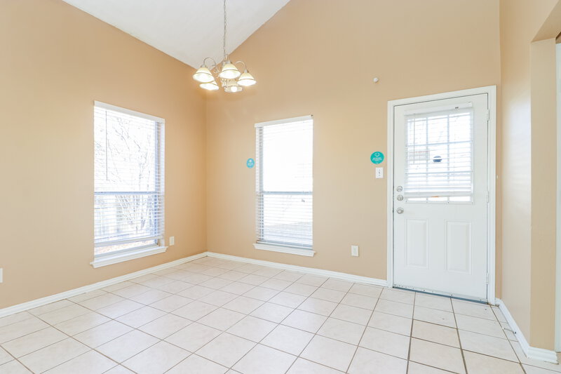 2,260/Mo, 301 Moss Hill Dr Arlington, TX 76018 Dining Room View