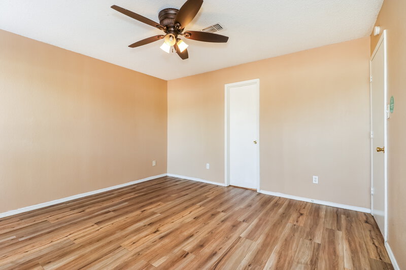 2,260/Mo, 301 Moss Hill Dr Arlington, TX 76018 Main Bedroom View 2