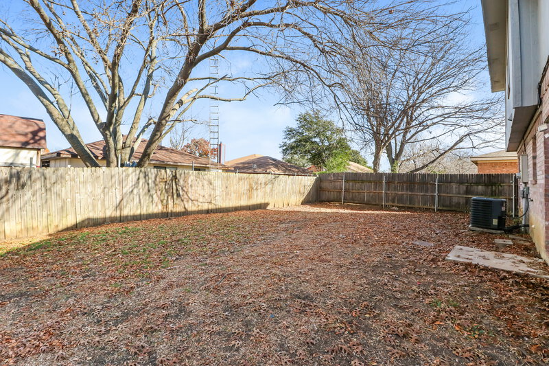 2,260/Mo, 301 Moss Hill Dr Arlington, TX 76018 Exterior View