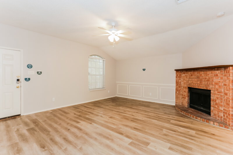 2,070/Mo, 526 Berryhill Dr Mansfield, TX 76063 Living Room View
