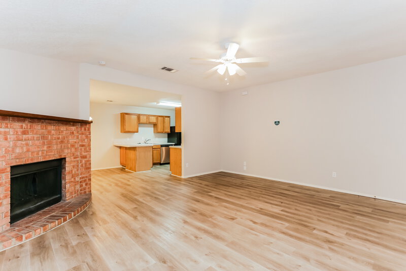 2,070/Mo, 526 Berryhill Dr Mansfield, TX 76063 Living Room View 2