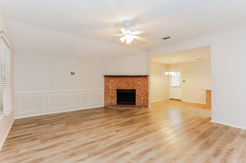 2,070/Mo, 526 Berryhill Dr Mansfield, TX 76063 Living Room View 3
