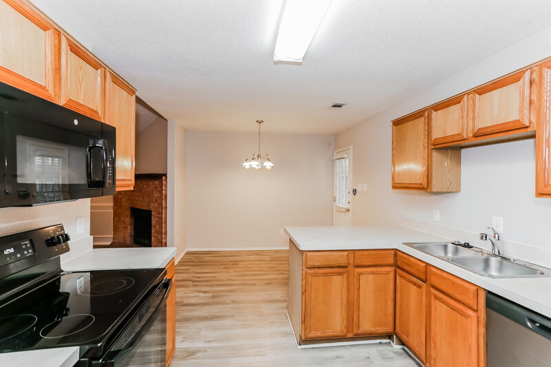 2,070/Mo, 526 Berryhill Dr Mansfield, TX 76063 Kitchen View 2