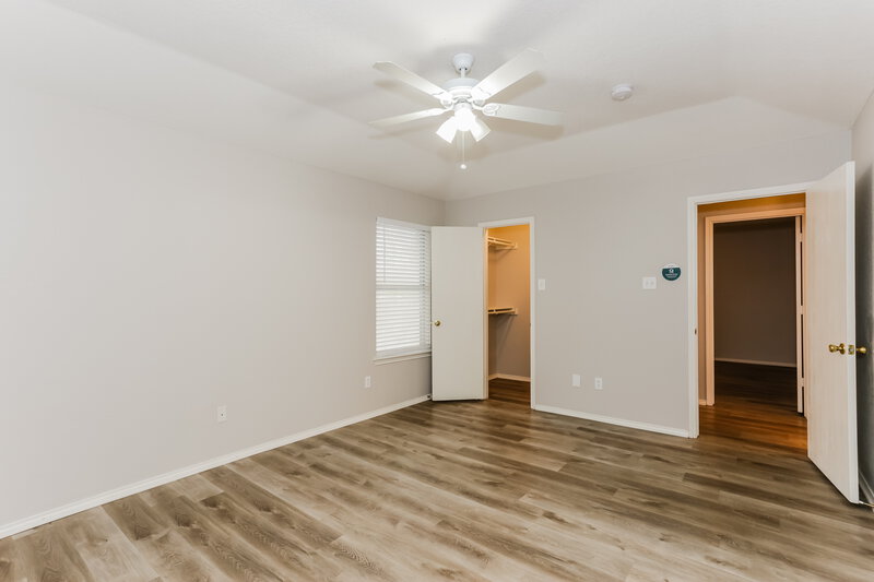 2,070/Mo, 526 Berryhill Dr Mansfield, TX 76063 Main Bedroom View 2