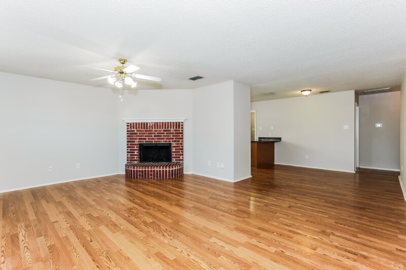 1,875/Mo, 617 Sawyer Dr Saginaw, TX 76179 Living Room View 2