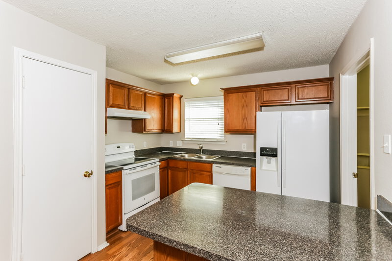 1,875/Mo, 617 Sawyer Dr Saginaw, TX 76179 Kitchen View 3