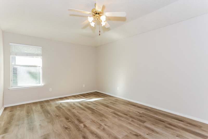 1,875/Mo, 617 Sawyer Dr Saginaw, TX 76179 Main Bedroom View
