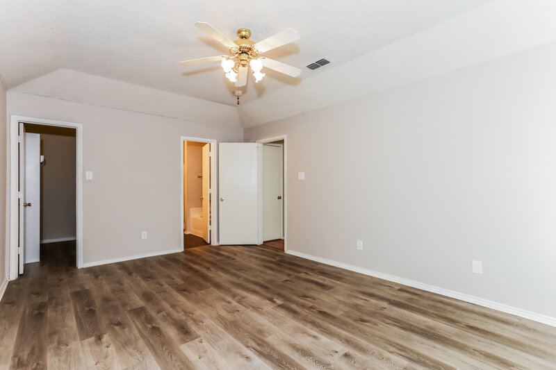 1,875/Mo, 617 Sawyer Dr Saginaw, TX 76179 Main Bedroom View 2