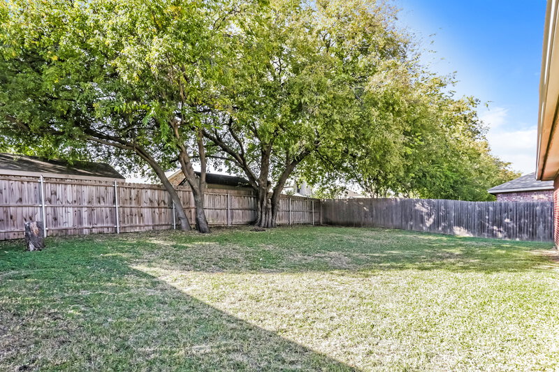 1,875/Mo, 617 Sawyer Dr Saginaw, TX 76179 Rear View