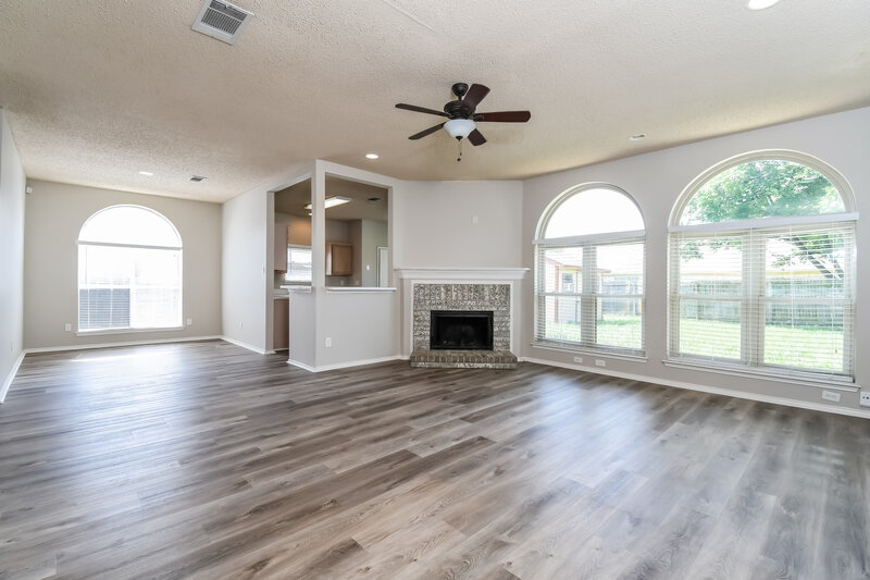 2,530/Mo, 1008 Havenbrook Dr Arlington, TX 76001 Living Room View