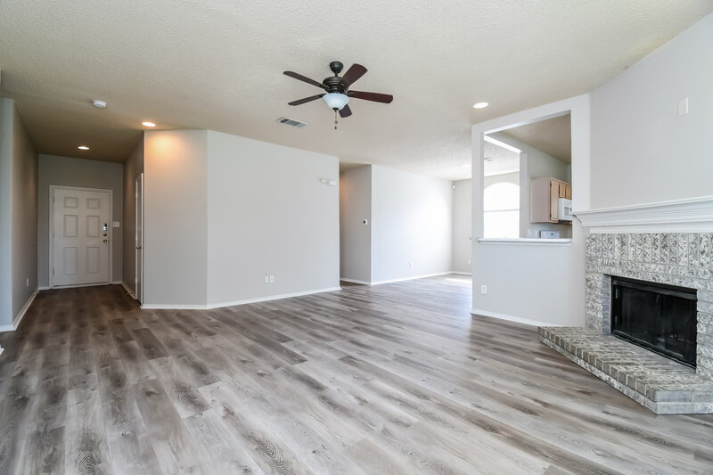 2,530/Mo, 1008 Havenbrook Dr Arlington, TX 76001 Living Room View 2