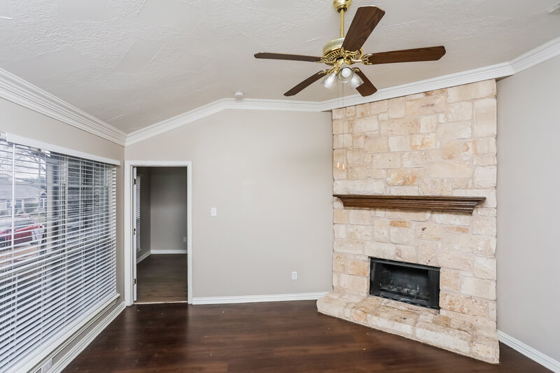 2,090/Mo, 1107 Falconcrest Ct Arlington, TX 76017 Living Room View