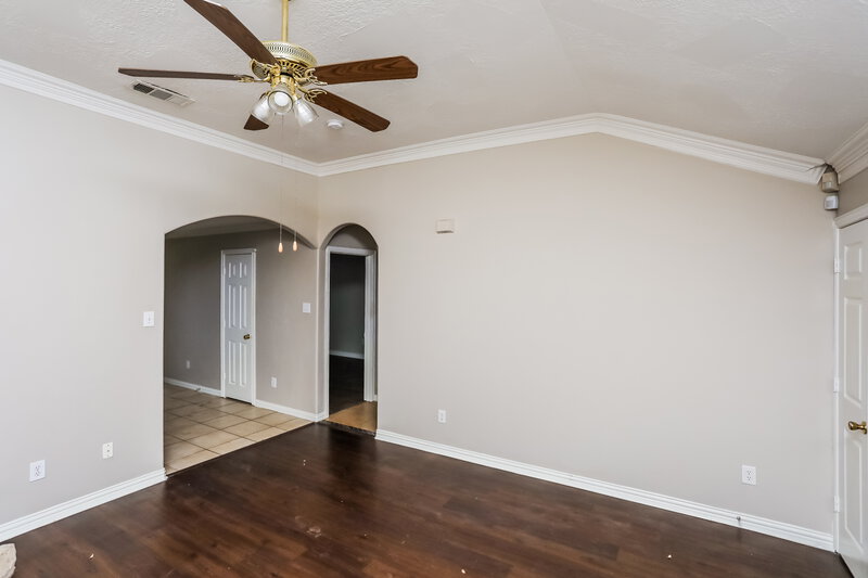 2,090/Mo, 1107 Falconcrest Ct Arlington, TX 76017 Living Room View 3