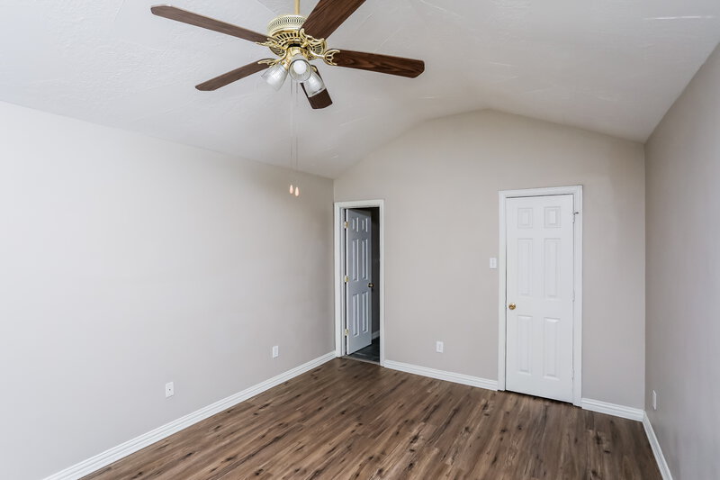 2,090/Mo, 1107 Falconcrest Ct Arlington, TX 76017 Main Bedroom View