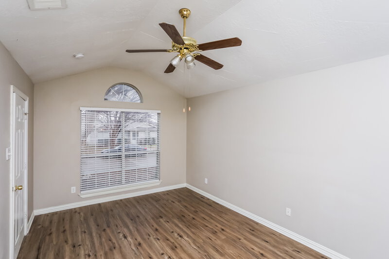 2,090/Mo, 1107 Falconcrest Ct Arlington, TX 76017 Main Bedroom View 2