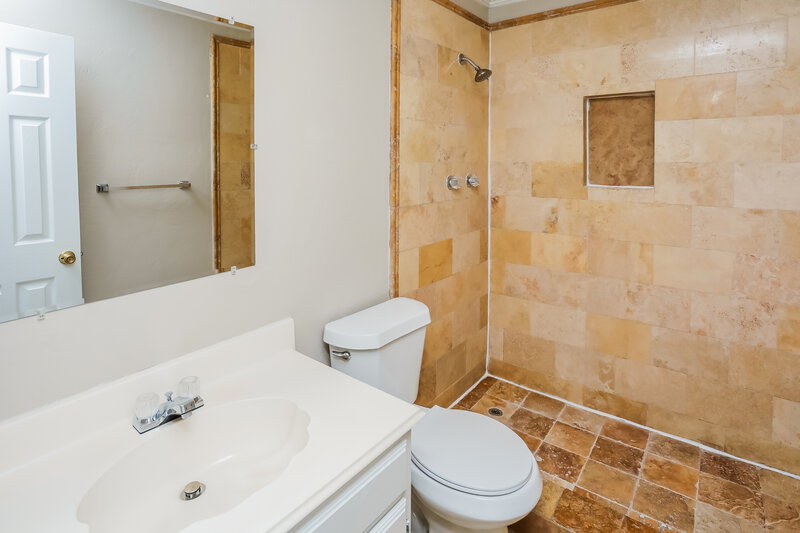 2,090/Mo, 1107 Falconcrest Ct Arlington, TX 76017 Bathroom View