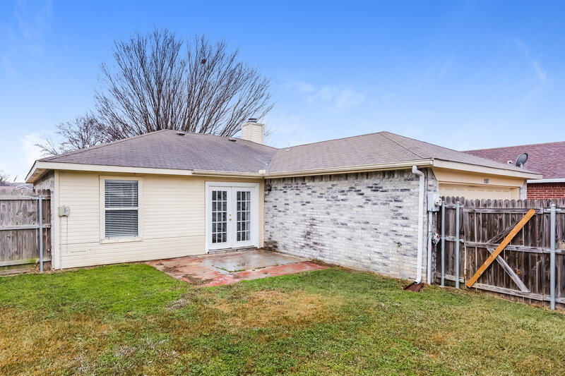 2,090/Mo, 1107 Falconcrest Ct Arlington, TX 76017 Rear View