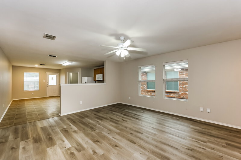 1,730/Mo, 1304 Castle Ridge Rd Fort Worth, TX 76140 Living Room View