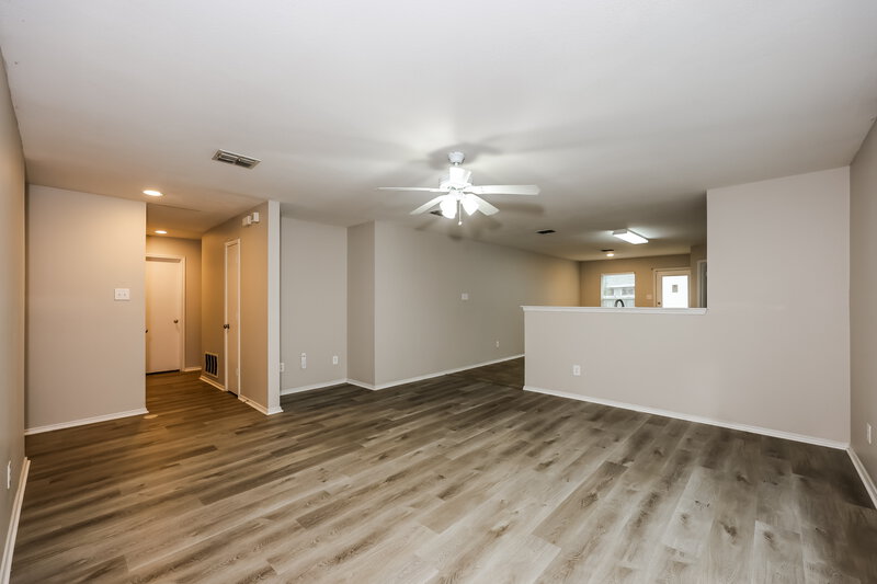 1,730/Mo, 1304 Castle Ridge Rd Fort Worth, TX 76140 Living Room View 2