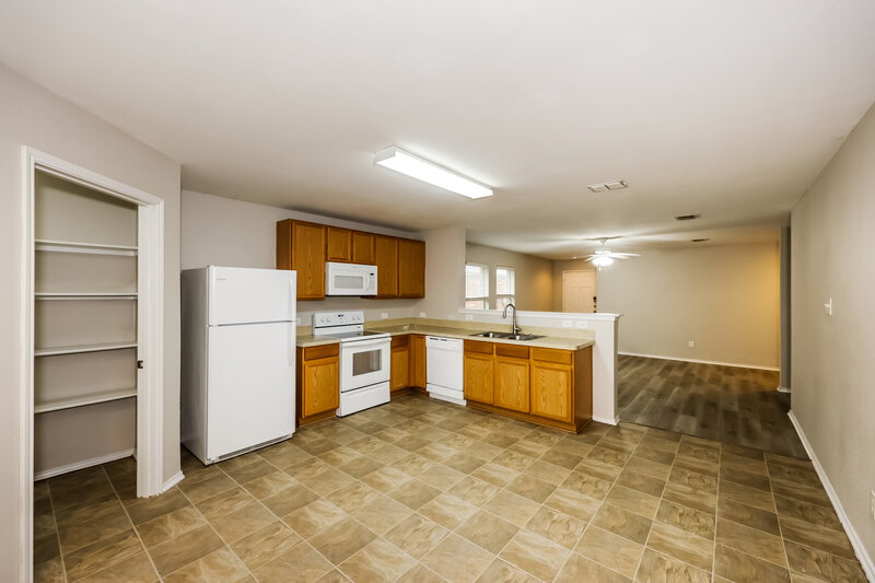 1,730/Mo, 1304 Castle Ridge Rd Fort Worth, TX 76140 Kitchen View
