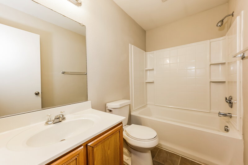 1,730/Mo, 1304 Castle Ridge Rd Fort Worth, TX 76140 Bathroom View